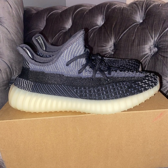 YEEZY BOOST 350 ADIDAS BLACK AND GREY SIZE 5.5